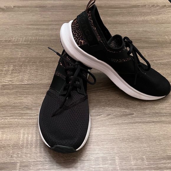 Nike Black, White, Animal Print athletic shoes, 10 - Picture 1 of 10